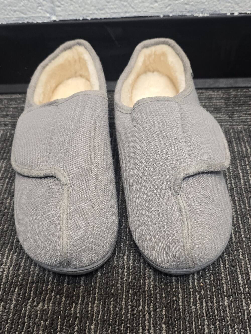 LongBay Women's Adjustable Diabetic Slippers Memory Foam Arthritis Edema Fuzzy H